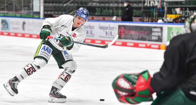 Niklas Länger wieder im Mannschaftstraining