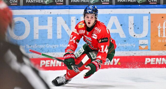 Panther verlängern mit D.J. Busdeker