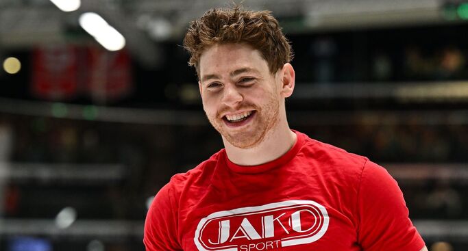 Panther verlängern mit Kyle Mayhew