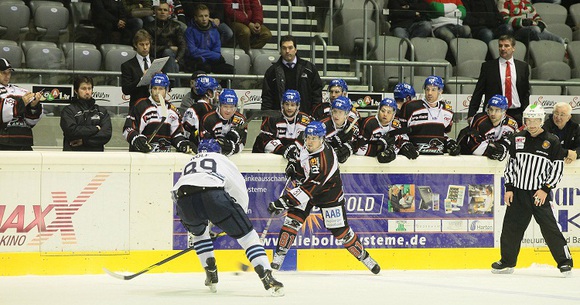 Das Team hinter den Augsburger Panther für die Saison 13/14 steht