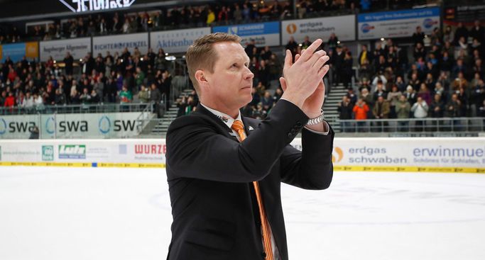 Mike Stewart bleibt Headcoach der Panther