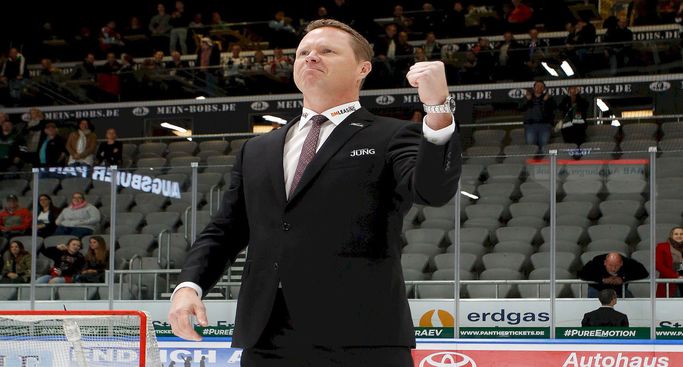 Mike Stewart bleibt Trainer der Panther